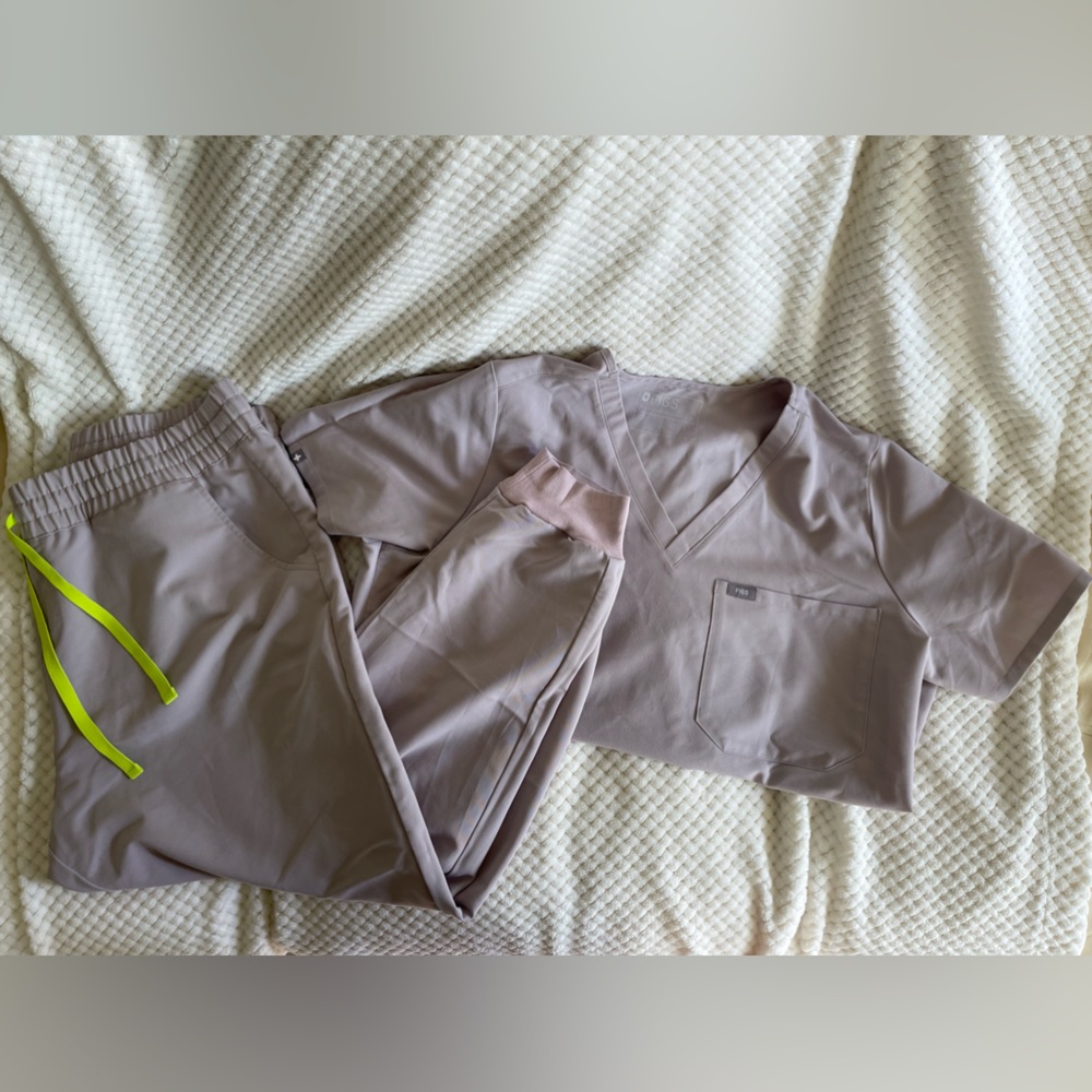 FIGS SCRUBS SET